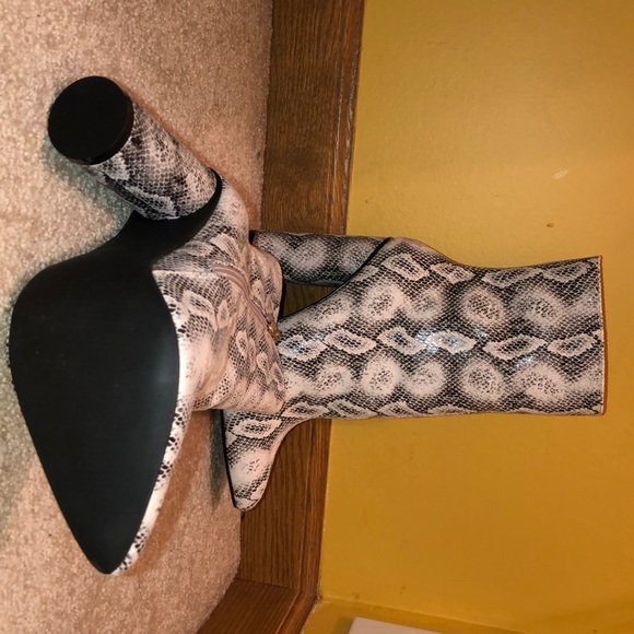 Short boots - Picture 4 of 4